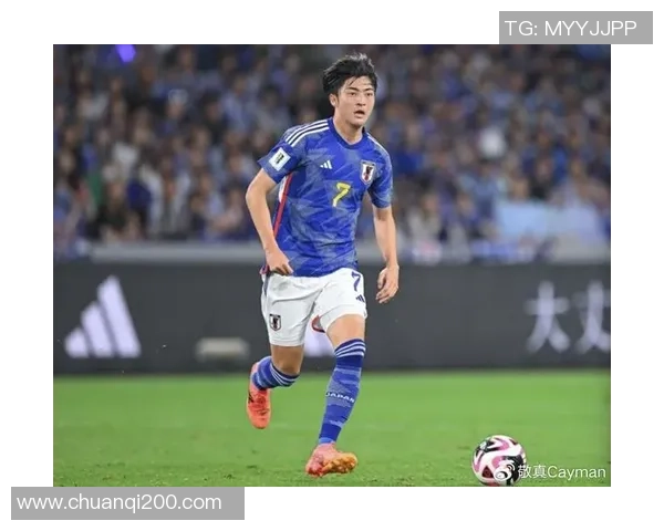 日本足球球星跨界亮相综艺节目 展现多面才艺与幽默魅力