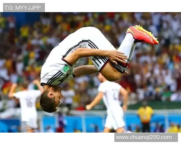 足球领域的全能球星解析他们的多面才华与历史地位